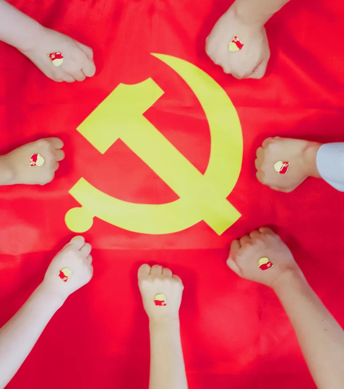 今天是党的生日！我们用镜头为党庆生